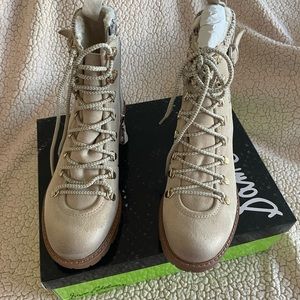 San Edelman, size 81/2 M